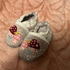 Robeez crib shoes with mushrooms on them.